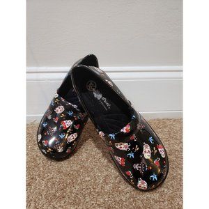 easy street skull clogs